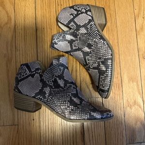 DV by Dolce Vita snake print ankle booties Sz 6.5